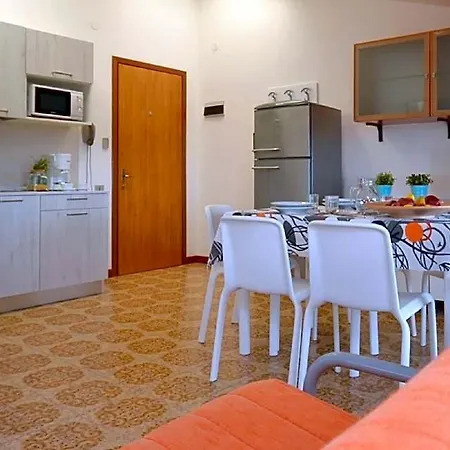 Peaceful Flat 200m From The Sea In